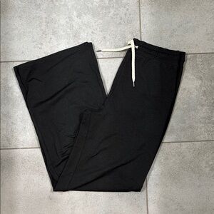 Vuori Halo Essential Wide Leg Pant - Size Small